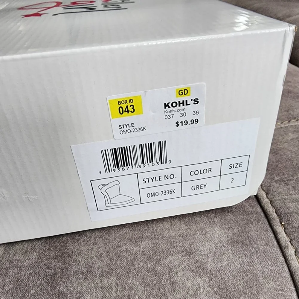 NWT Olivia Miller Girls' Star Slipper Boots Size 2